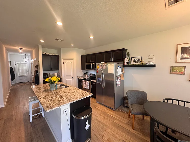 11579 Water View Ave — Photo 4