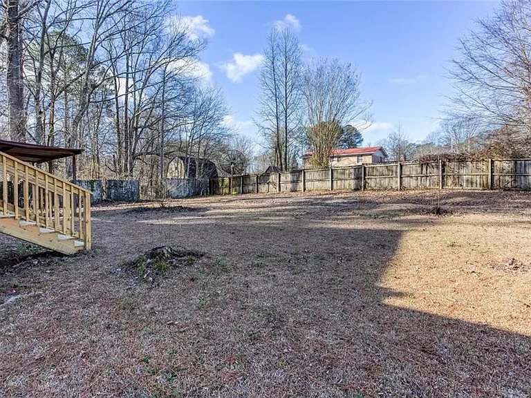 4049 Leicester Dr NE — Photo 32