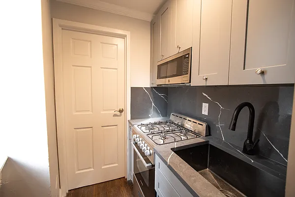 Kitchen, photo 1