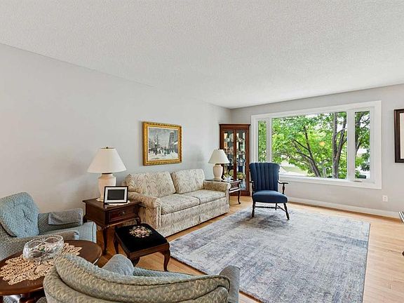 4th image of 232 NE Thames Close NW