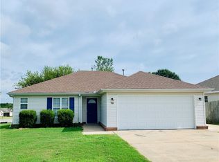 70 Cheryl Cir, Bentonville, AR 72712