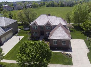 1211 Brookside Dr, South Elgin, IL 60177