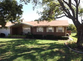 916 N 13th St, Frederick, OK 73542