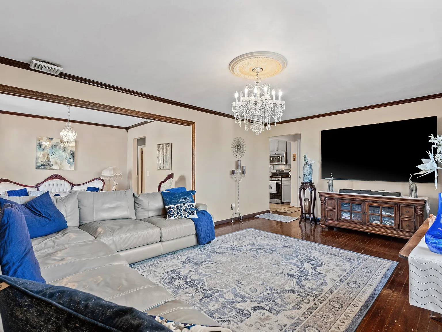 3 bed, $3,200 — Photo 3