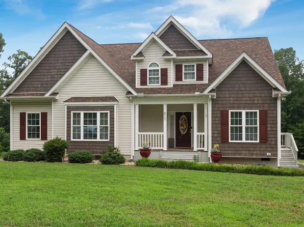 615 Spring St, Hurt, VA 24563