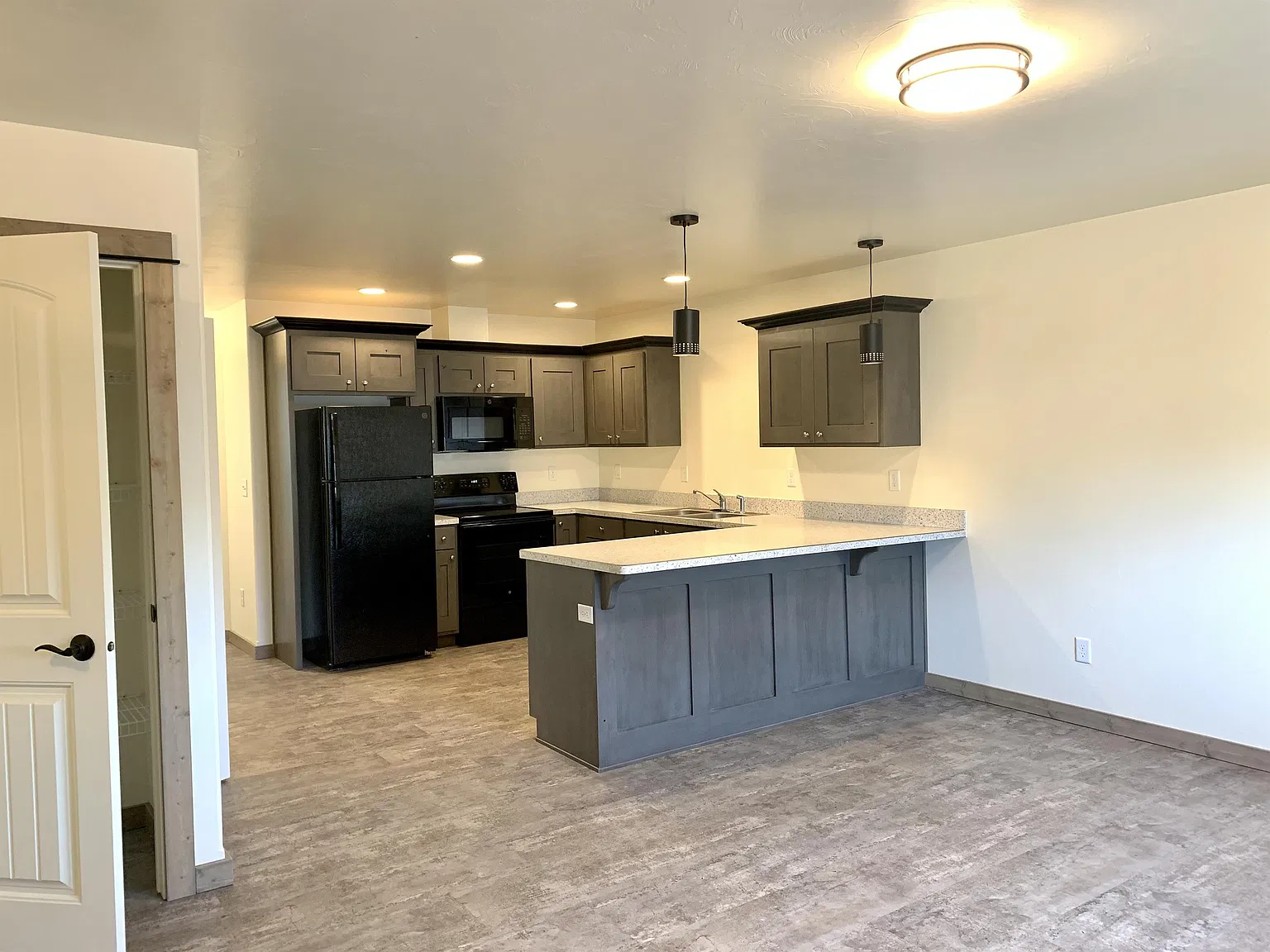 1044 Enterprise Drive - 4 — Photo 4
