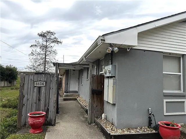 Building Photo - 6614 Bellaire Dr