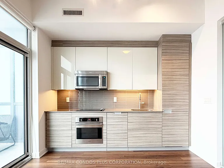 210 Simcoe St #2410 — Photo 5