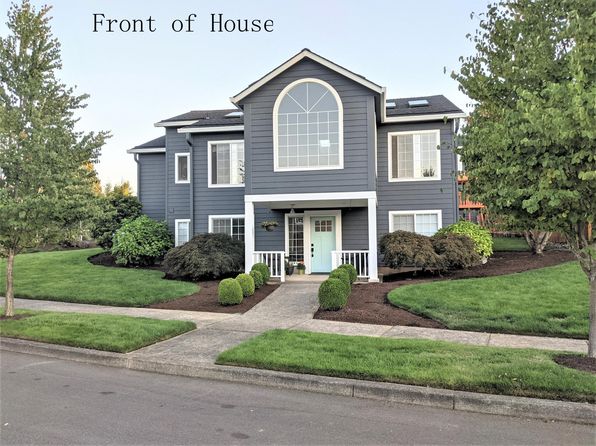 1237 NE Cedar Ridge Loop