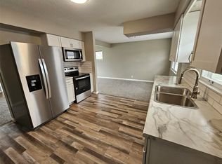 2042 Larry Dr NE, Cedar Rapids, IA 52402