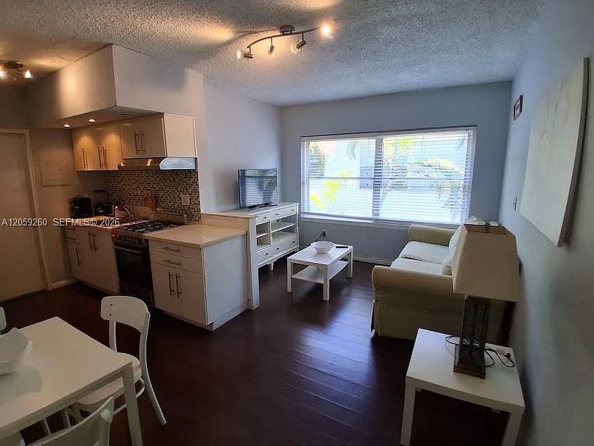 Sobe Phoenix Condo — Photo 1