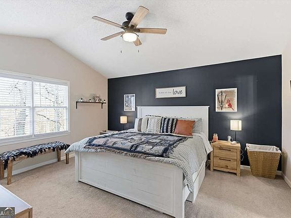 3rd image of 10 Old Hickory Way