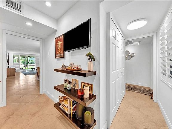 5th image of 3505 Oaks Way #109