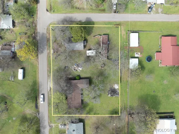 210 N Collins St, Colbert, OK 74733