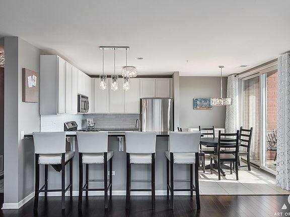 5th image of 300 Village Cir Unit 307