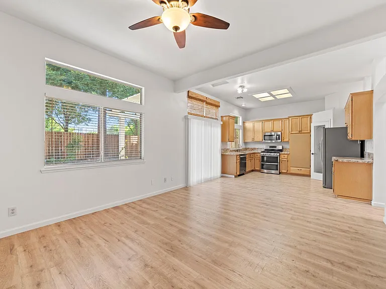 359 Seaton Dr — Photo 13