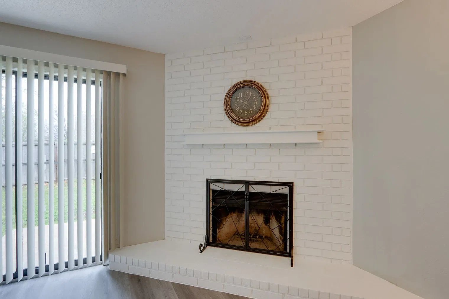 3 bed, 2.0 bath, 1291 sqft, $4,902 — Photo 4