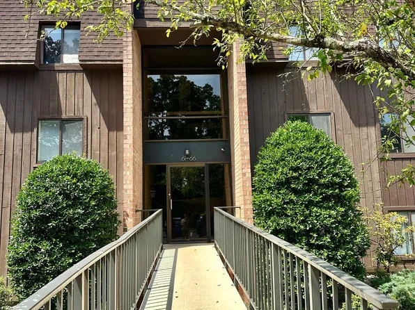 65 Hermitage Dr, New Hope, PA 18938