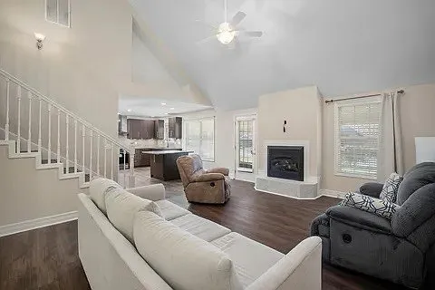 1143 S Elmwood Ave — Photo 10