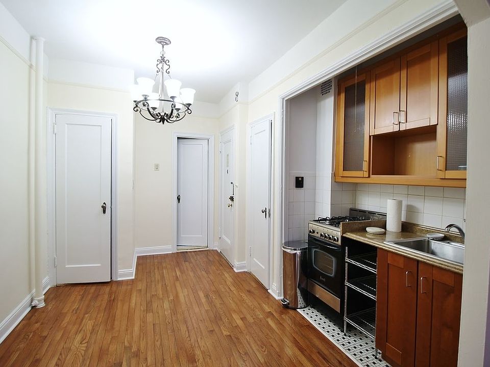 2nd image of 231 E 34th St APT 4D