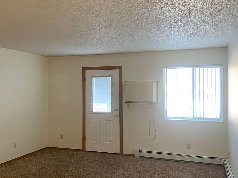 Dakota E & W Apartments — Photo 87