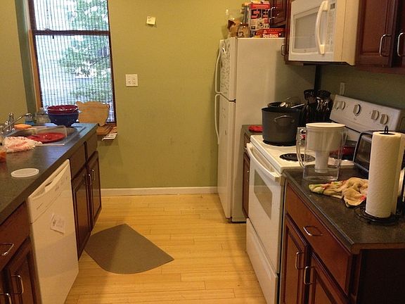 3rd image of 1919 W Diamond St #1