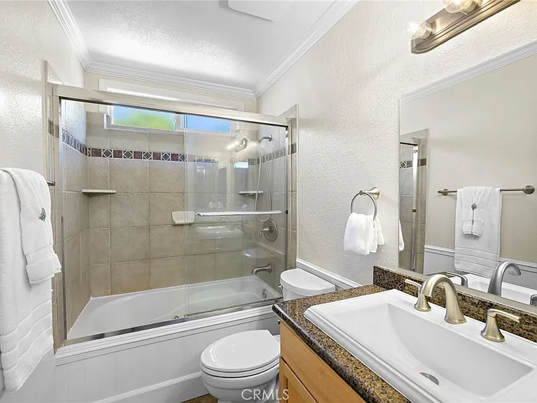 24725 Camarillo St — Photo 16