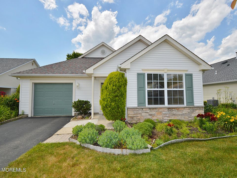 1st image of 2417 Woodbine Lane
