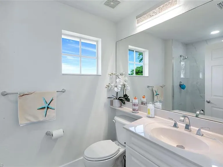 22660 Fairlawn Ct — Photo 41