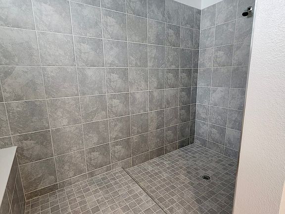 4th image of 1427 Brentwood Dr