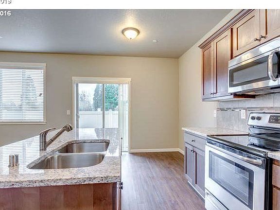 5th image of 7669 NE 31st Cir
