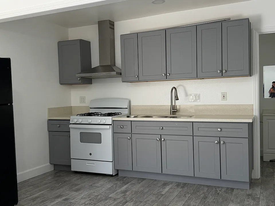 120 W 73rd St #5