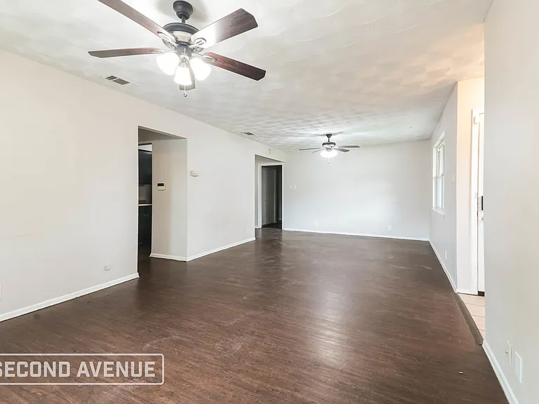 802 Memorial Dr — Photo 9