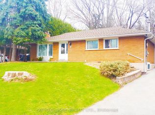 71 Belfry Dr #2, Newmarket, ON L3Y3E9