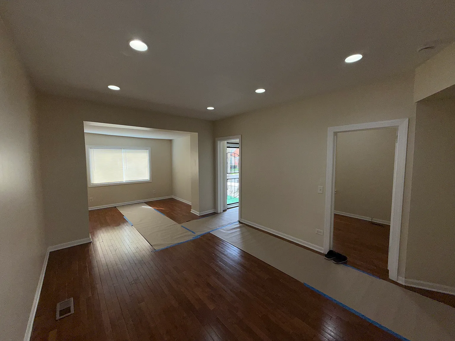 6 bed, 1303 sqft, $3,000 — Photo 2