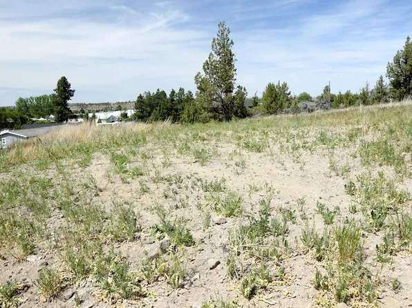 1597 SW Koyoda St, Madras, OR 97741