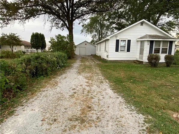 105 W Kagay Ave, Effingham, IL 62401