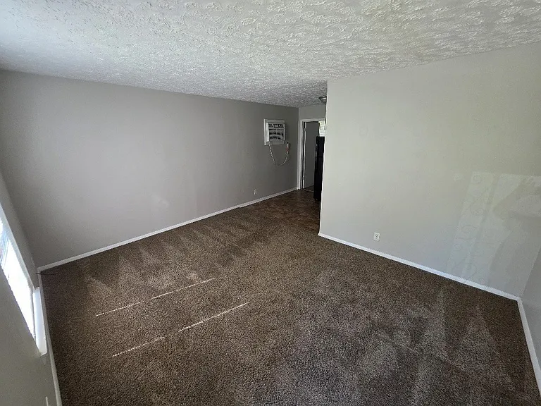 344 E Webster St — Photo 2