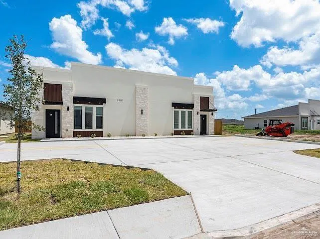 3 bed, 2.0 bath, 1090 sqft, $1,350 — Photo 1