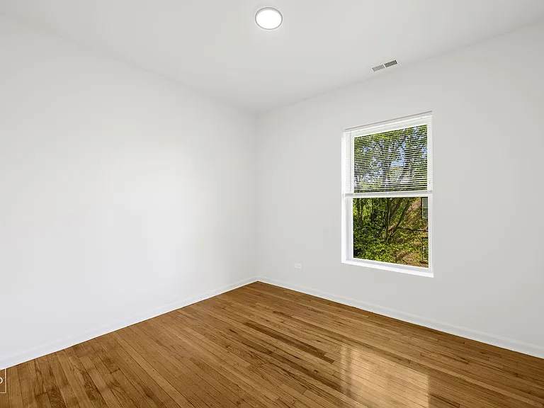 5718 S Wabash Ave — Photo 19