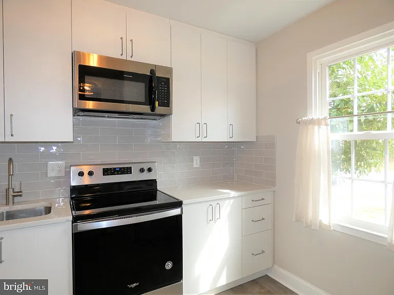 4128 Hamlin Ct — Photo 15