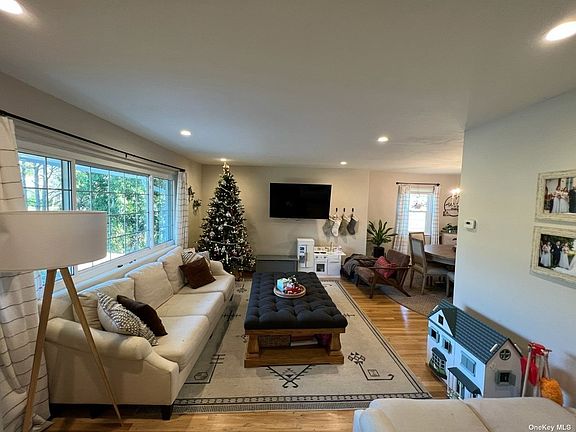 3rd image of 31 Roosevelt Pl