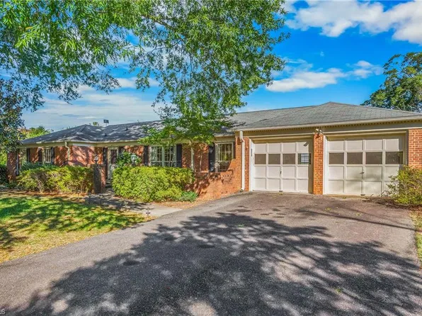 611 Burkeridge Ct, Winston Salem, NC 27104