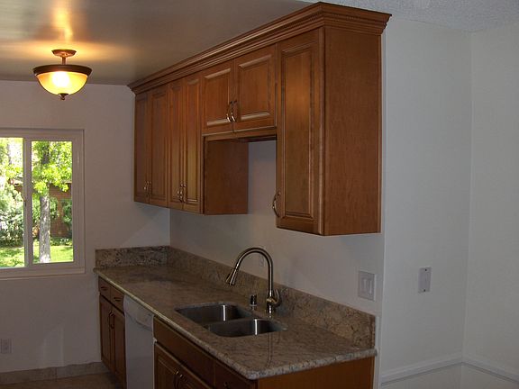 2nd image of 1807 Fremont Ave #0