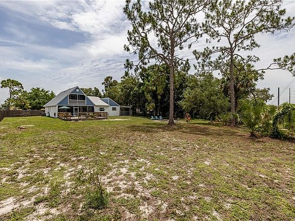 3rd image of 27310 Pinecrest Ln