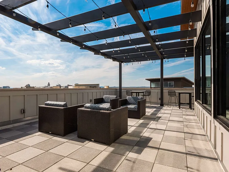 Troubadour Apartments — Photo 33