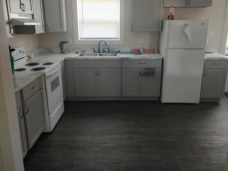 1323 Ponca Ave — Photo 2