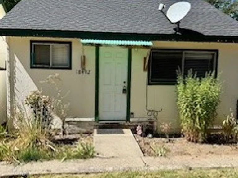 18492 Rozier Ave — Photo 2