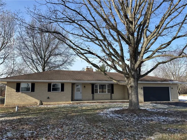 985 Arlington Rd, Brookville, OH 45309