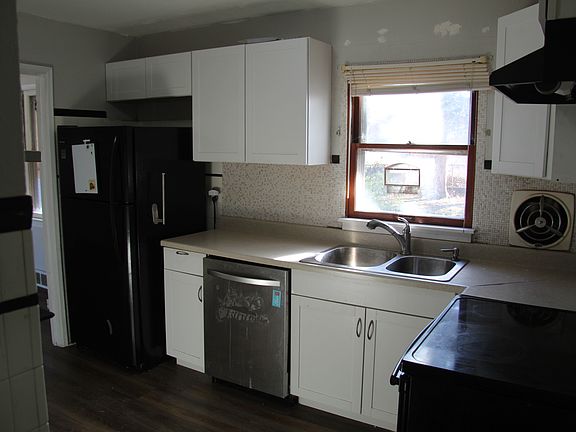 4th image of 9212 Hallock Dr